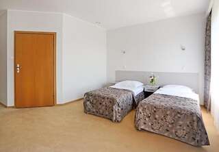 Отель Hotel Brzoza Brzoza Двухместный номер с 1 кроватью или 2 отдельными кроватями-31