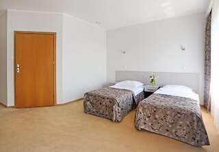 Отель Hotel Brzoza Brzoza Двухместный номер с 1 кроватью или 2 отдельными кроватями-4